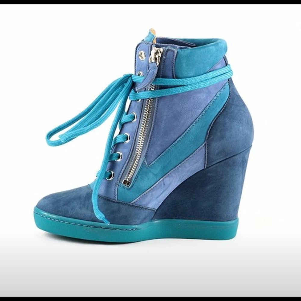 NWOT Nando Muzi Designer Suede Wedge Heels